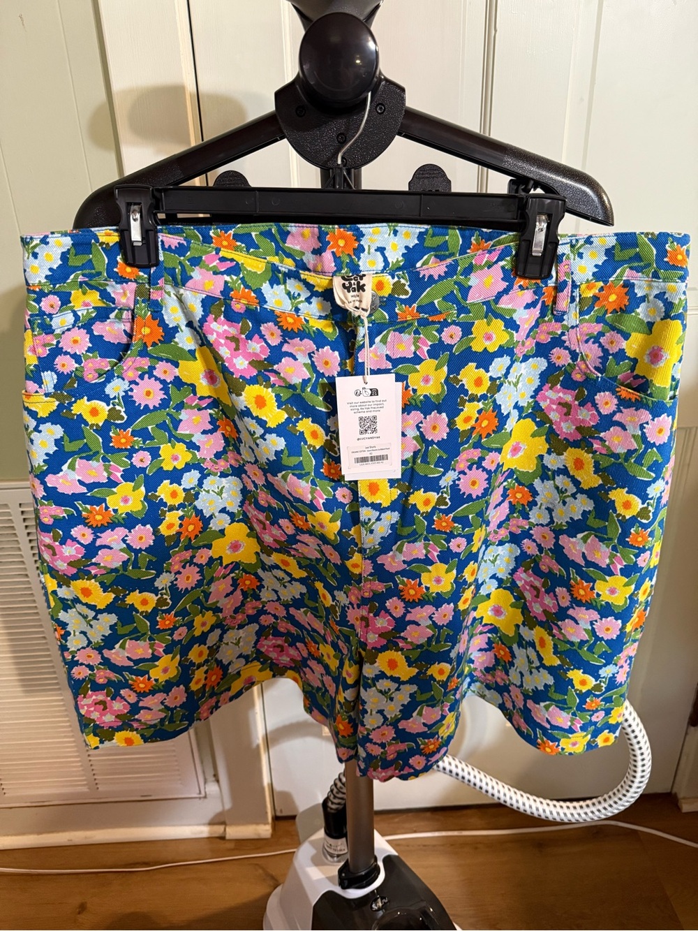 NWT Lucy & Yak Lexi Shorts Size 42W. 100% Cotton